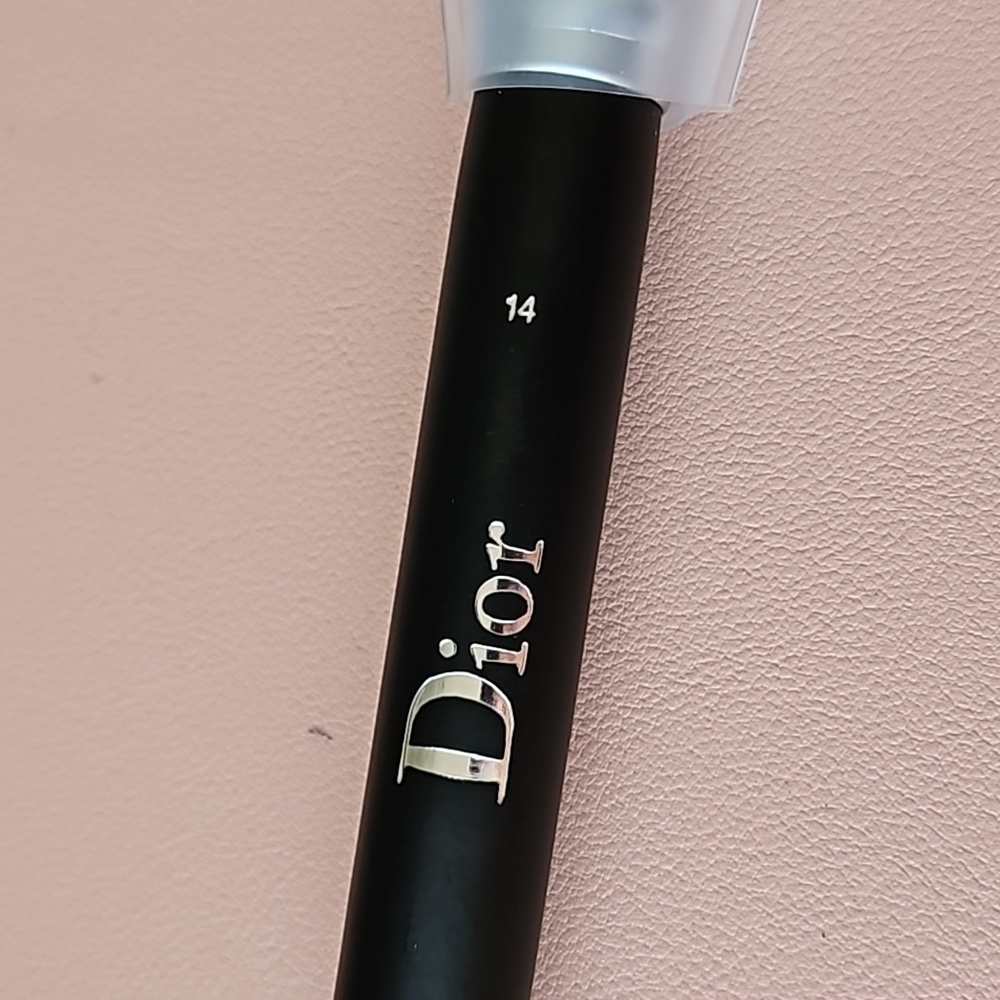 Dior #14 makeup powder brush - Picture 3 of 3